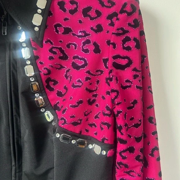 NWT- Hobby Horse Women’s All Day Western Show Shirt, Black & Fuchsia Leopard - Picture 5 of 8